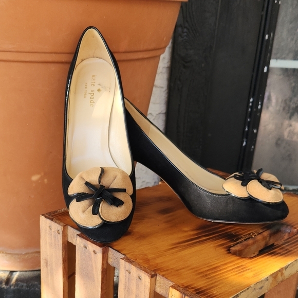 Kate Spade New York BLACK SUEDE LEATHER Montana Heels Floral Toe Accent - Picture 1 of 8